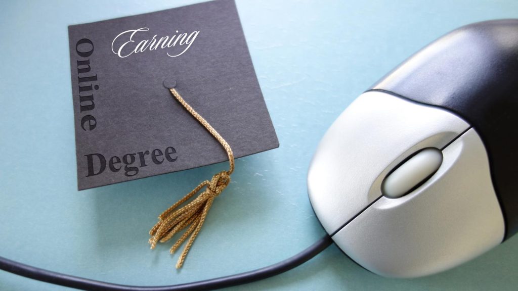 earning online degree
